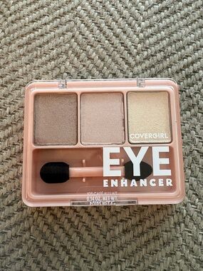 COVERGIRL Eye Enhancer Trio - Soft Brown, Peach, Champagne